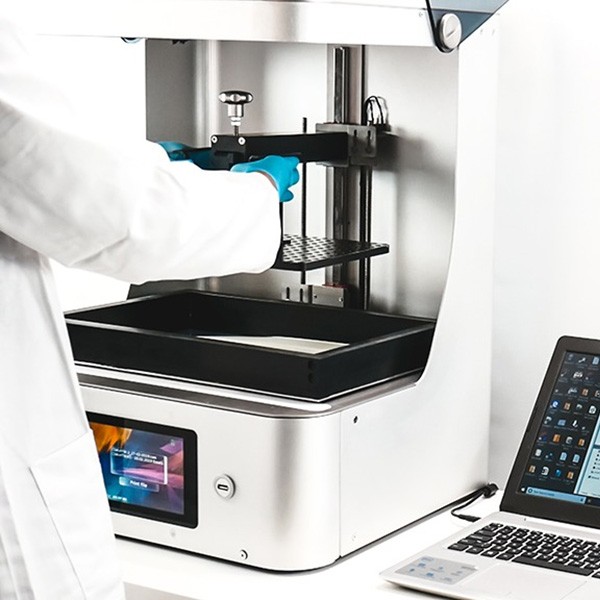 Photocentric Liquid Crystal Dental