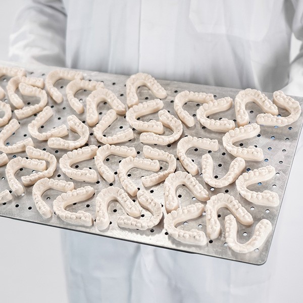 Photocentric Liquid Crystal Dental